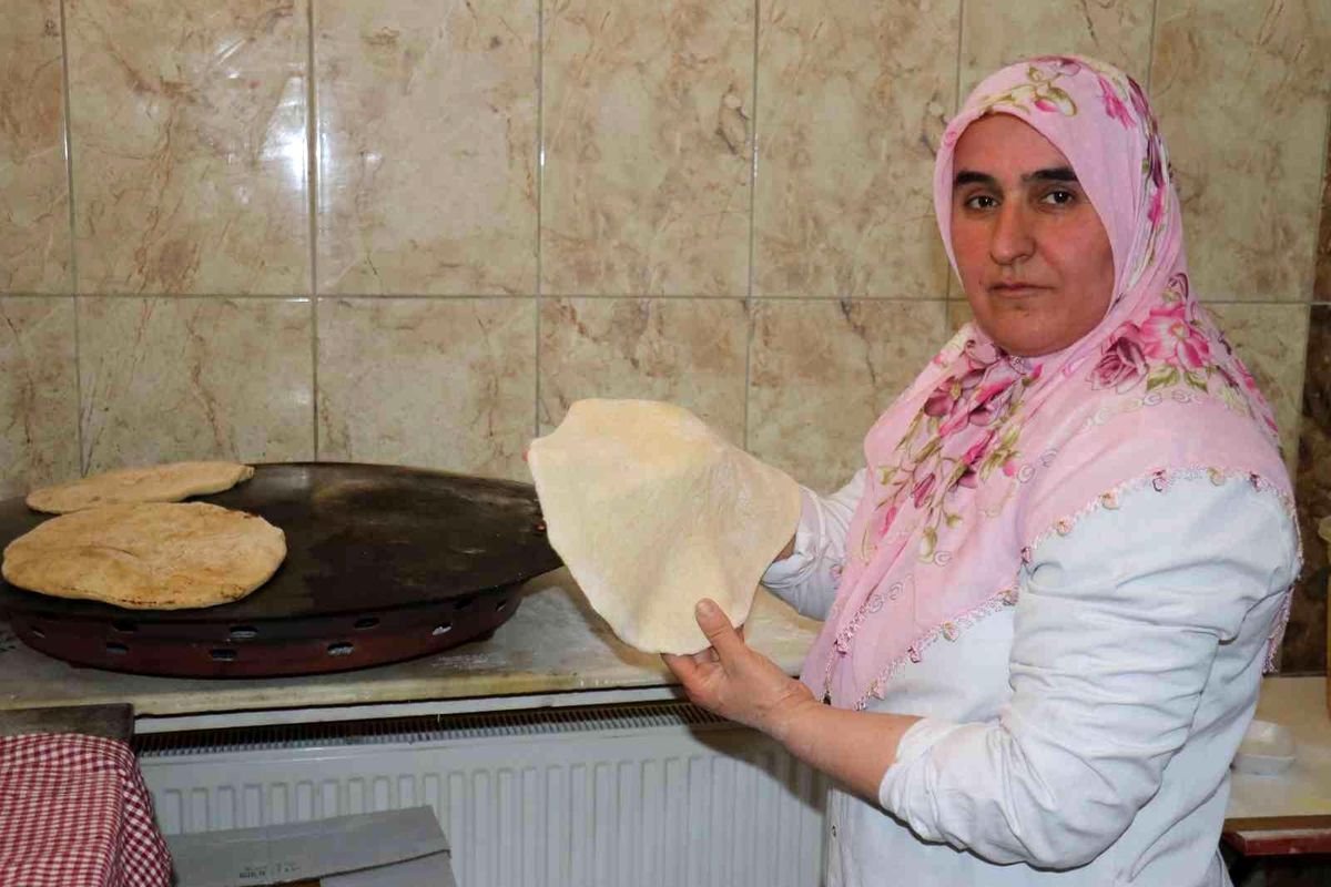 Malatya'da ekmeğin ustası Fatma abla