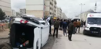 Mardin'de hafif ticari araç devrildi, kamyonet yayalara çarptı: 3 yaralı