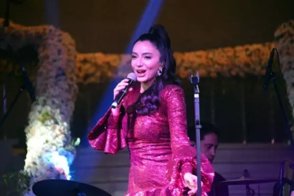 Öykü Gürman, baltayla dondurma kesti