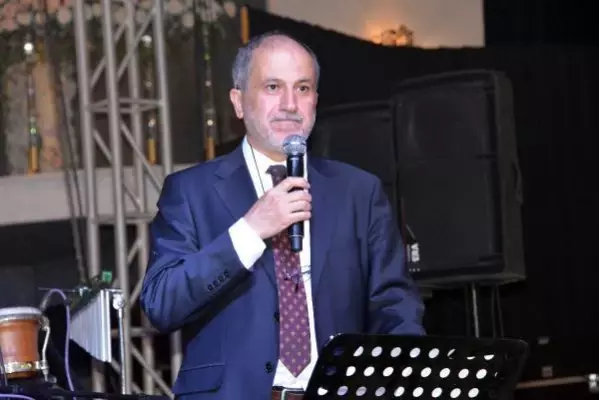 Öykü Gürman, baltayla dondurma kesti