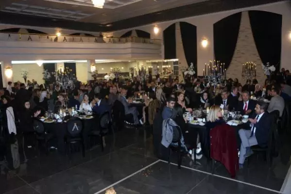 Öykü Gürman, baltayla dondurma kesti