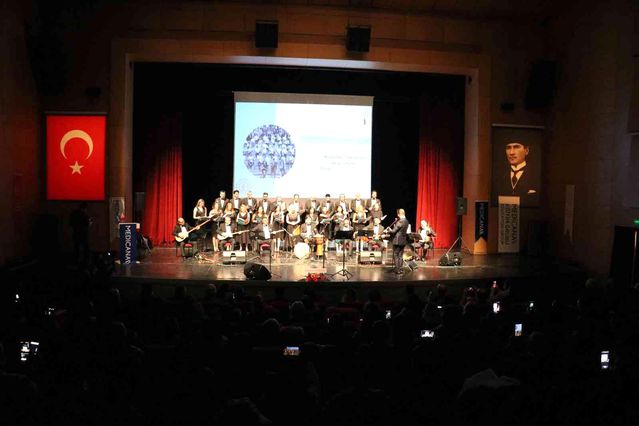 Sağlık çalışanlarından anlamlı konser