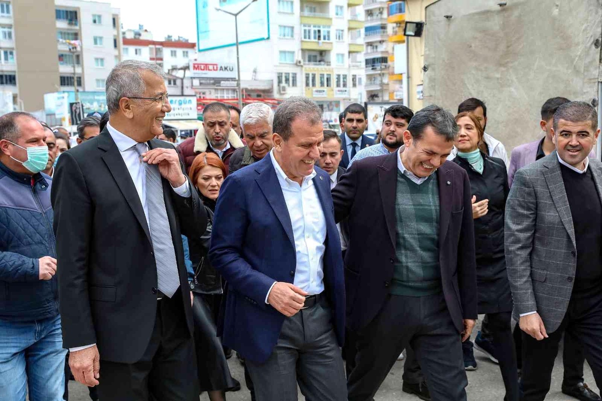 Seçer, Tarhan ve Özyiğit, Mezitli\'de vatandaşlarla buluştu