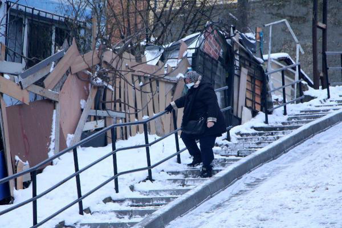ŞİŞLİ\'DE BUZLU YOLLARDA ZOR ANLAR