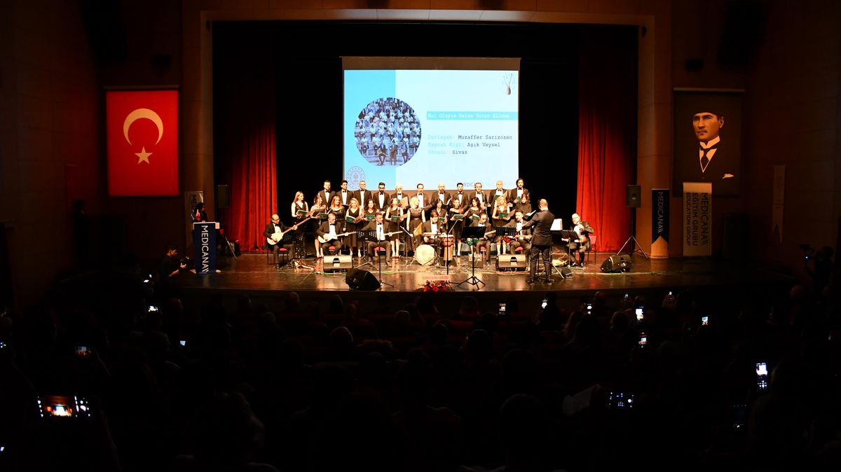 Sivas'ta sağlık çalışanlarından '14 Mart Tıp Bayramı' konseri