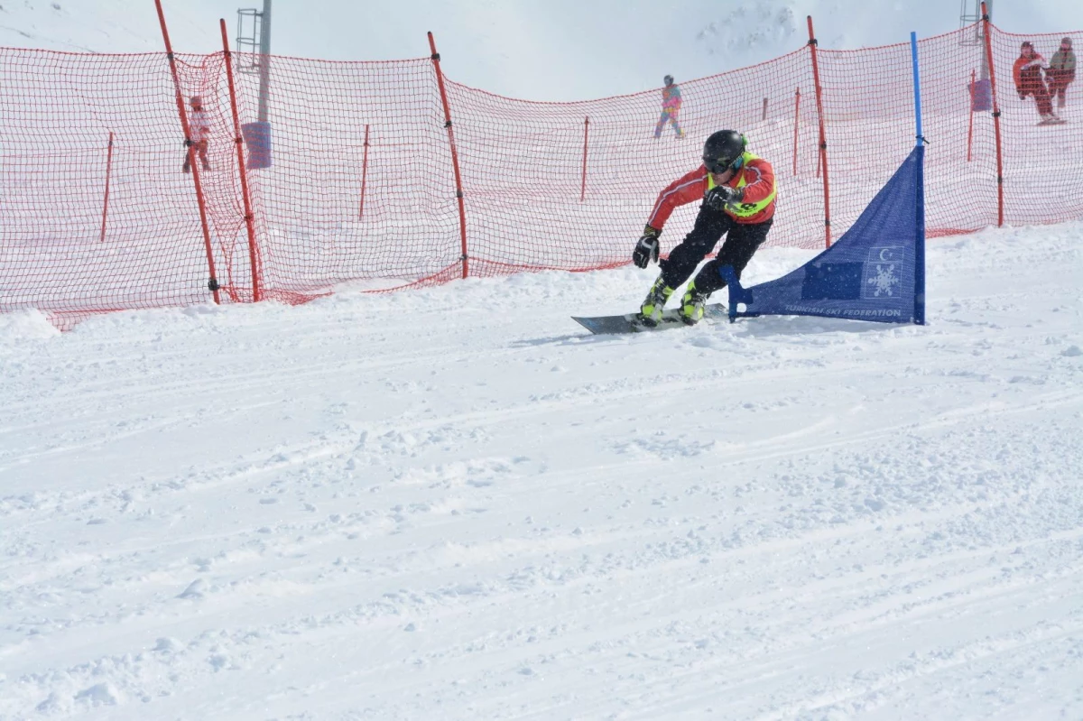 Snowboard Türkiye Şampiyonası, Erzurum\'da başladı