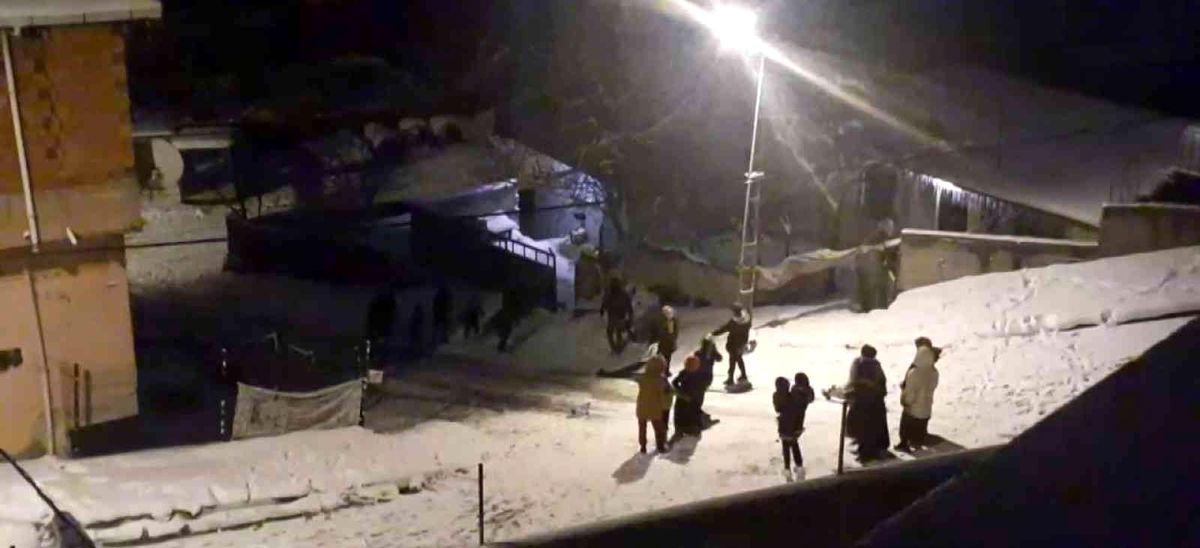 Sultanbeyli\'de karın tadını çocuklar çıkardı