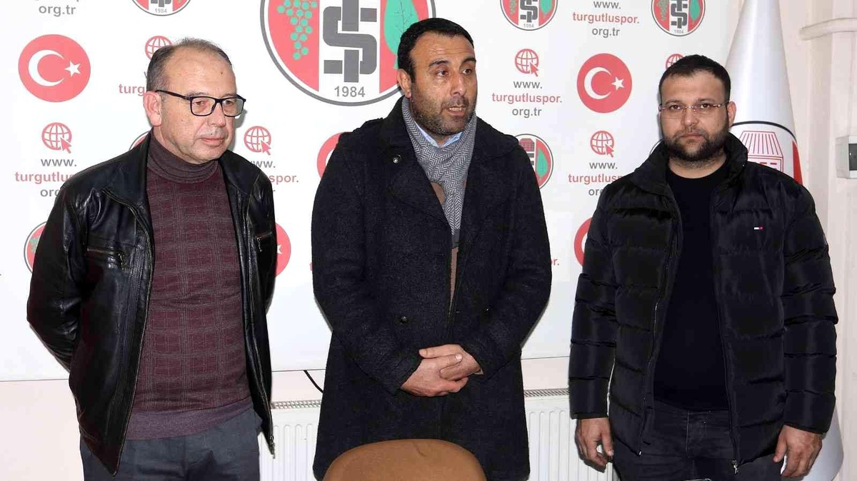 Turgutluspor\'da teknik direktörlüğe Nadir Arıkan getirildi