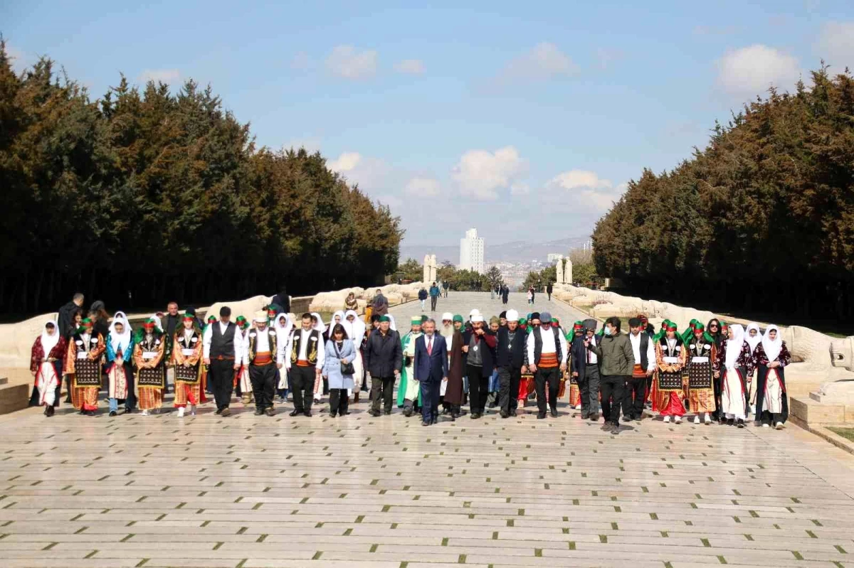 Türkmen Alevi Bektaşi Vakfı\'ndan Anıtkabir\'e ziyaret