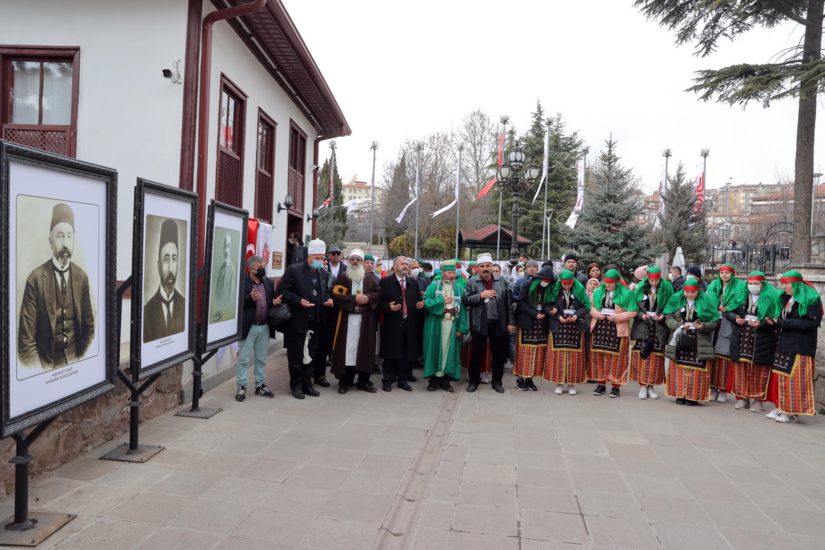 Türkmen Alevi Bektaşi Vakfı üyelerinden Mehmet Akif Ersoy Müze Evi\'ne ziyaret