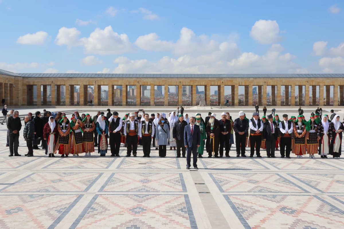 Türkmen Alevi Bektaşi Vakfından Anıtkabir\'e ziyaret