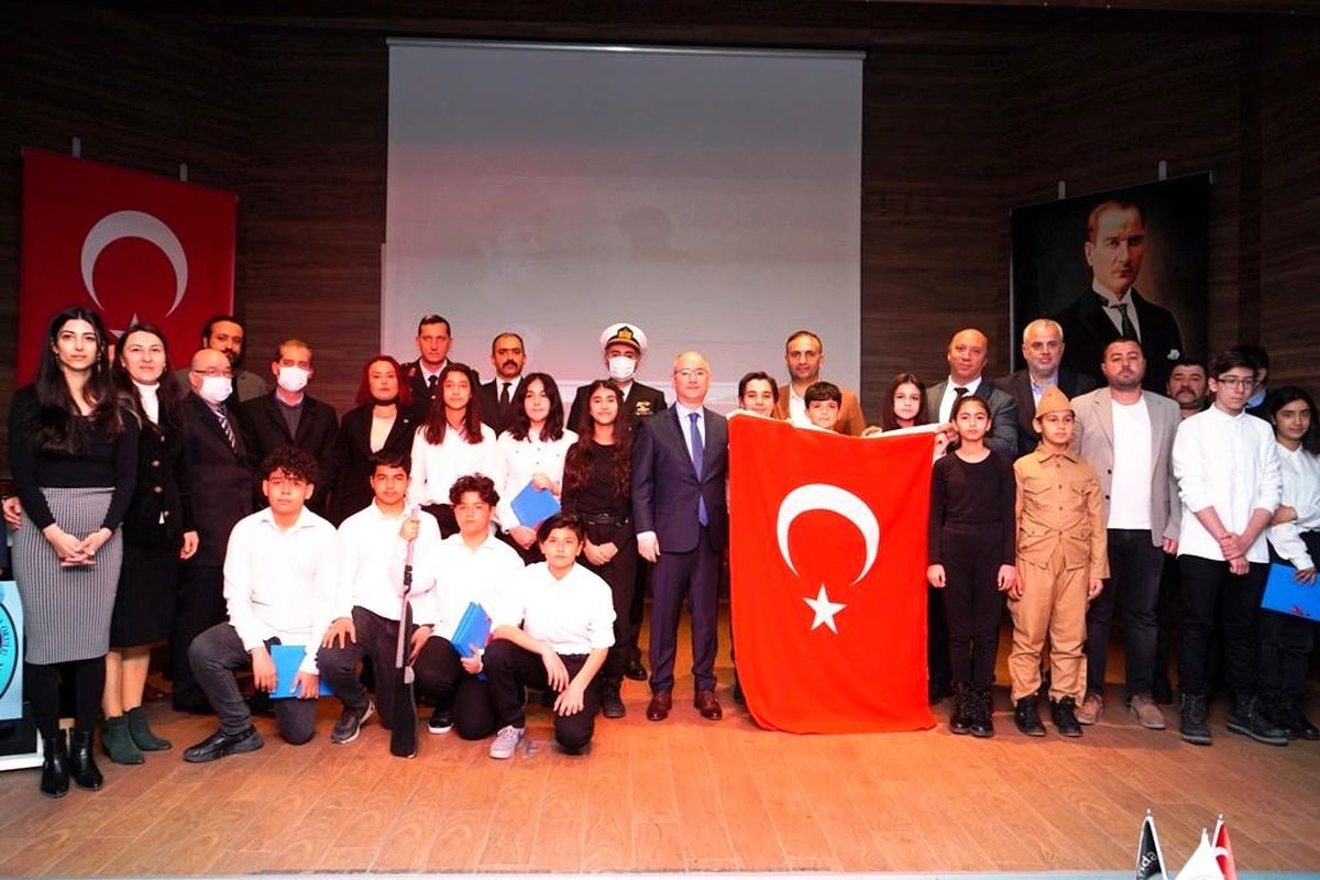 Ayvalık\'ta İstiklal Marşı\'nın kabul edilişinin 101. yıl coşkusu