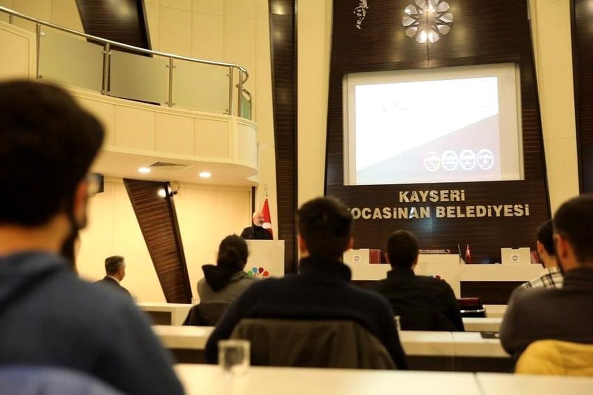 Çolakbayrakdar, TEKNOFEST\'e hazırlanan gençlerle buluştu