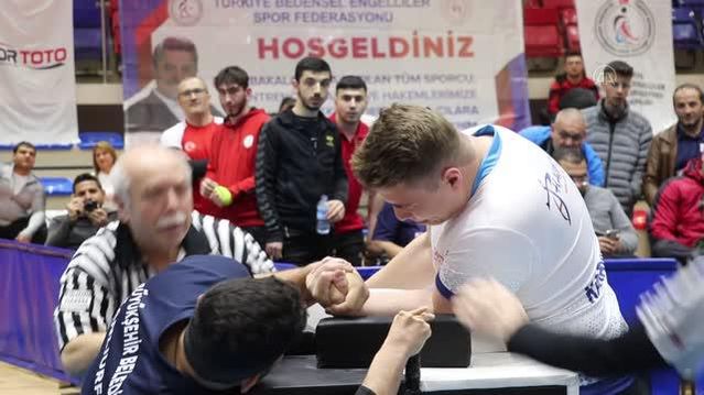 Bedensel Engelliler Türkiye Bilek Güreşi Şampiyonası Karabük'te yapıldı