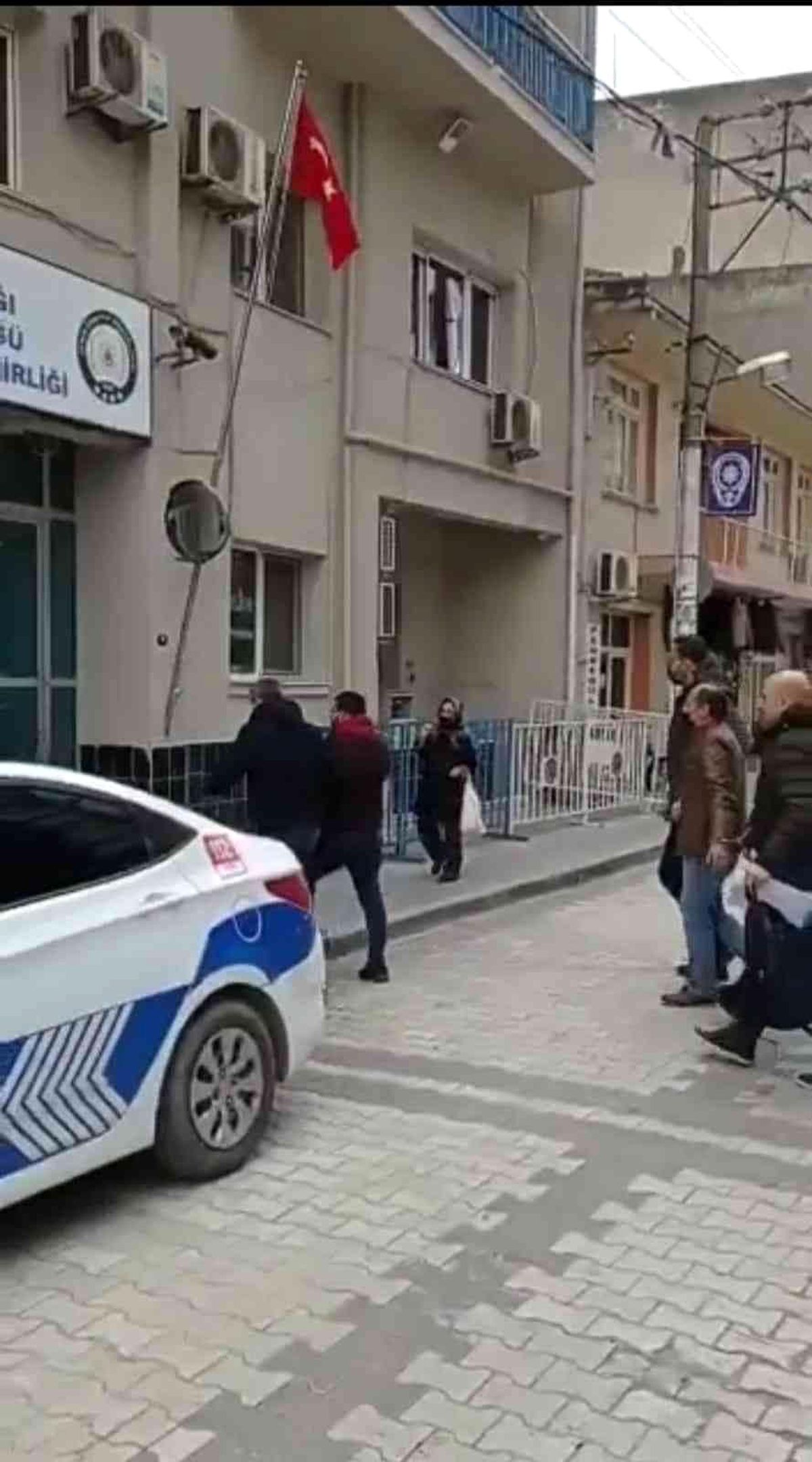 Ehliyet ve SRC sınavlarına özel kopya düzeneği hazırlayan 3 şüpheliden 1\'i tutuklandı