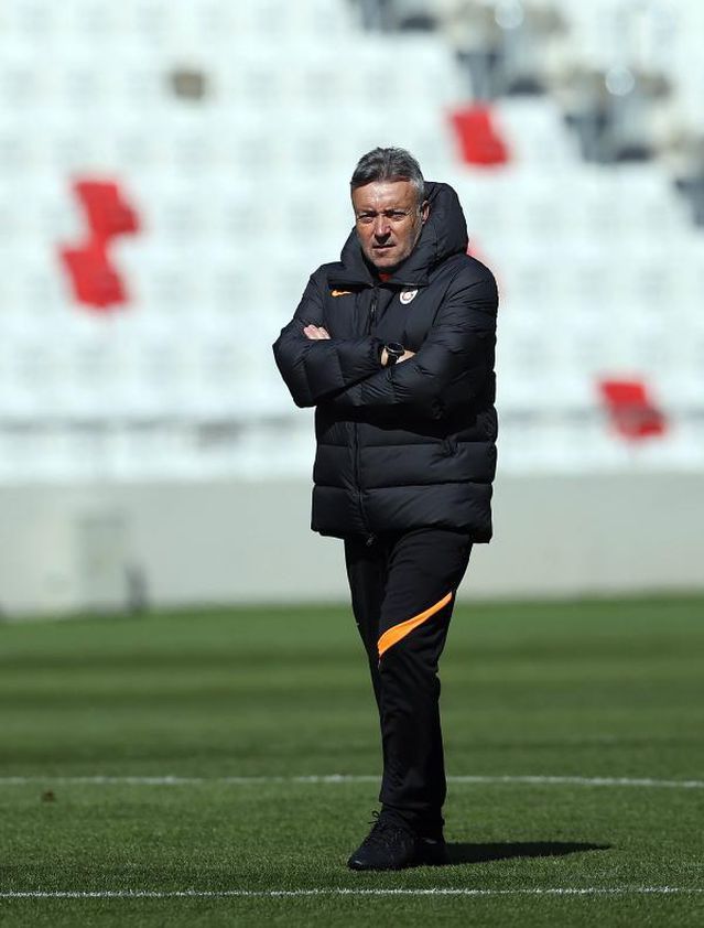 Galatasaray, Alsancak Mustafa Denizli Stadı'nda çalıştı