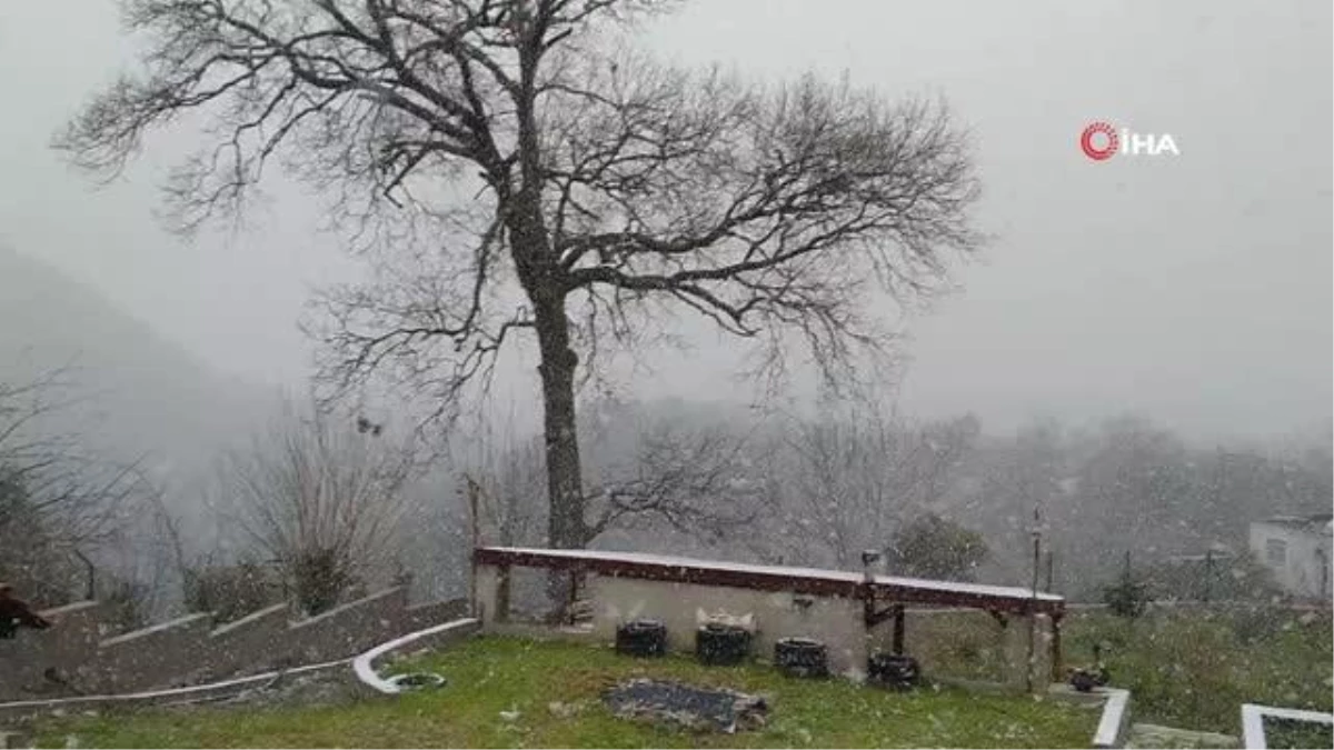 Hatay Erzin\'e 10 yıl aradan sonra ilk kez kar yağdı