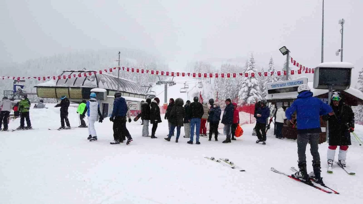 Ilgaz Dağı Kayak Merkezi, hafta sonu birçok ilden kayak tutkunlarını ağırlıyor