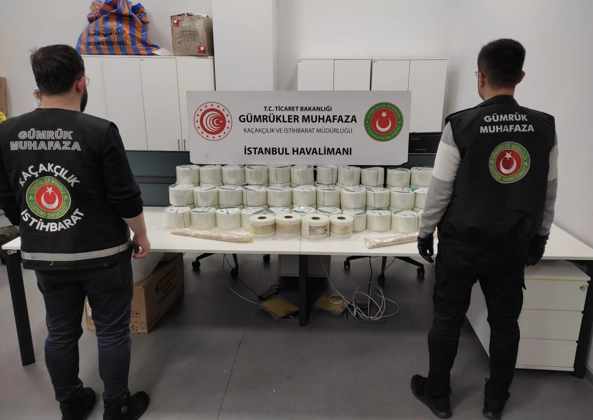 Gümrük Muhafaza ekiplerinden, İstanbul Havalimanı\'nda üç uyuşturucu operasyonu