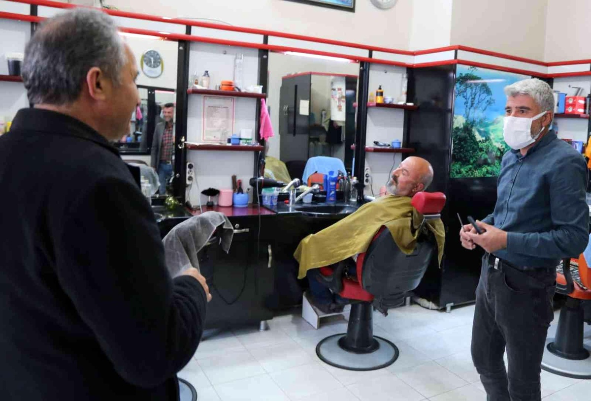 Kılınç, Karapınar Caddesi esnafıyla bir araya geldi