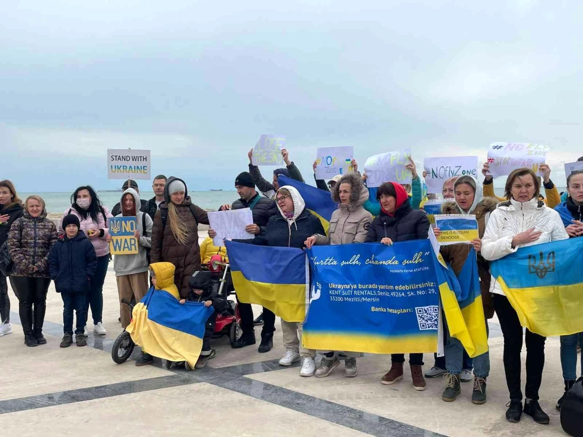 Mersin\'deki Ukraynalılar, Rusya\'nın saldırısını protesto etti