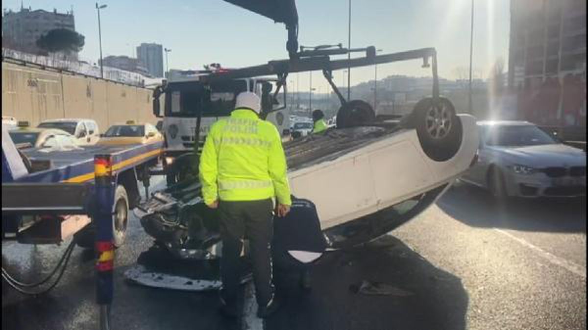 MERTER D 100'DE TRAFİK KAZASI 5 YARALI