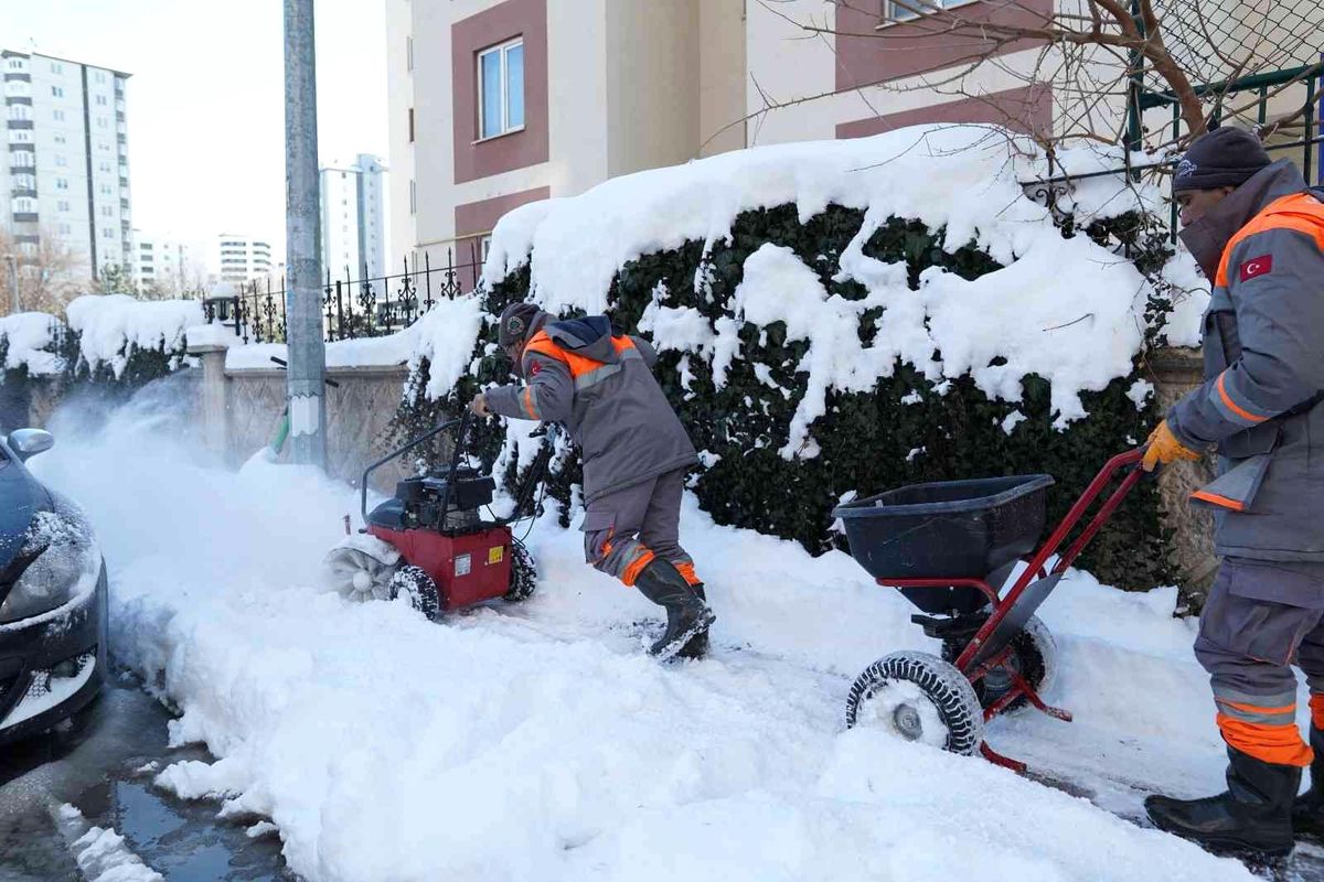 Mini kar temizleme araçları sahada