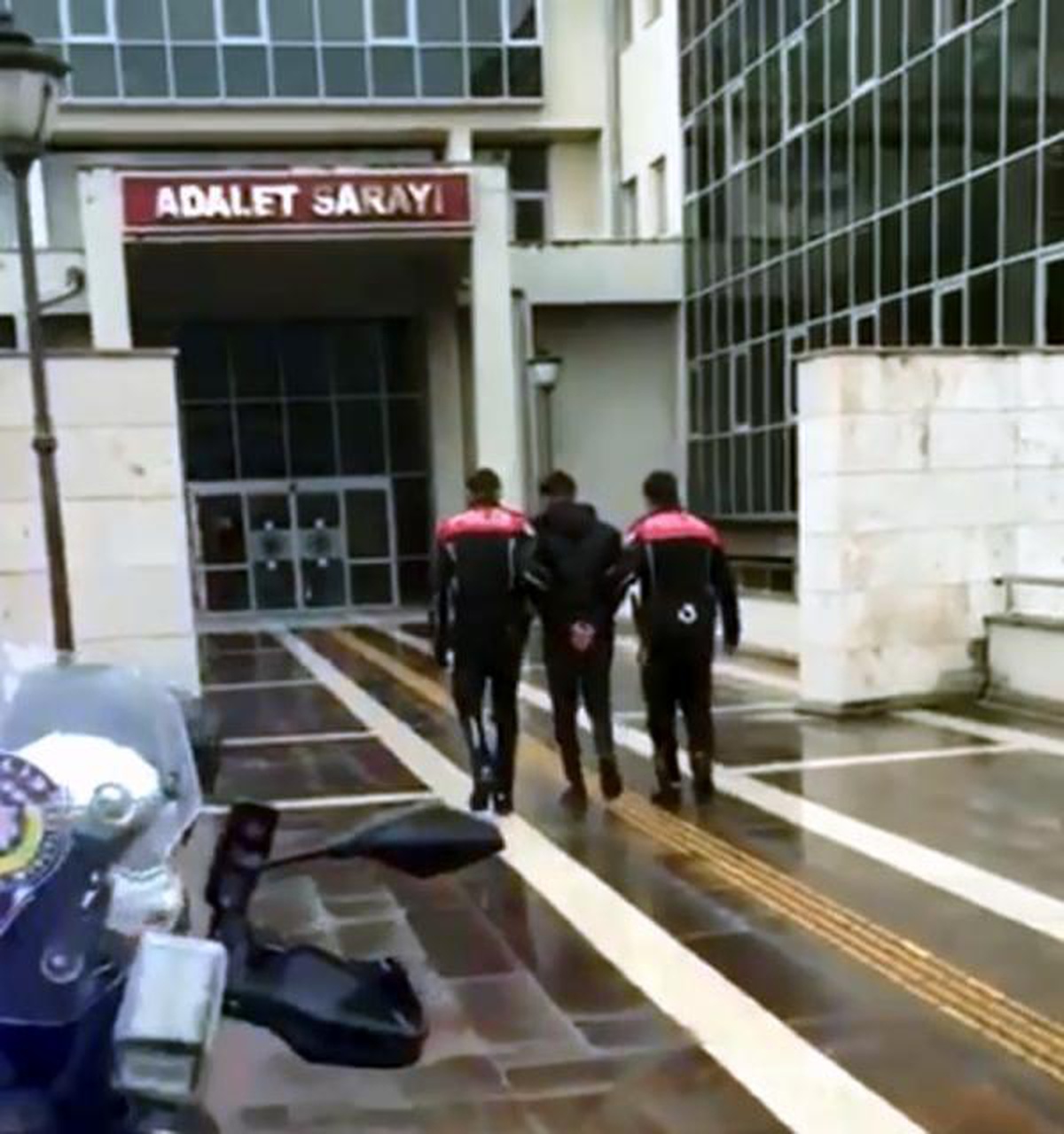 Polisin \'dur\' ihtarına uymayıp kaçan firari hükümlü yakalandı