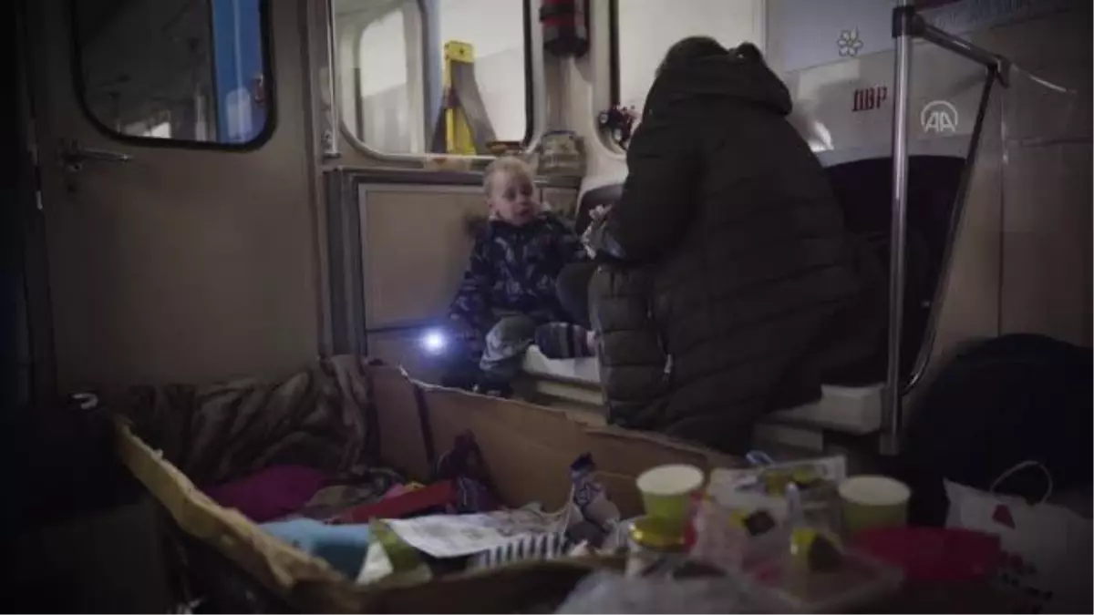 Rusya'nın Ukrayna saldırıları - Metro istasyonlarında kalan aileler