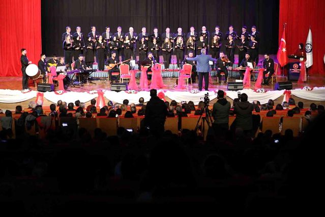 Sağlık çalışanlarından oluşan koro 14 Mart Tıp Bayramı konseri verdi