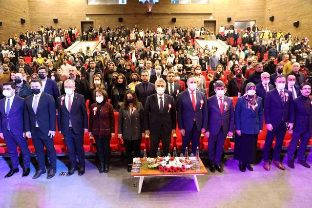 Sağlık çalışanlarından oluşan koro 14 Mart Tıp Bayramı konseri verdi