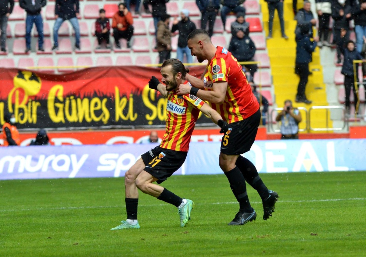 Spor Toto Süper Lig: Kayserispor: 2 Konyaspor: 0 (Maç devam ediyor)