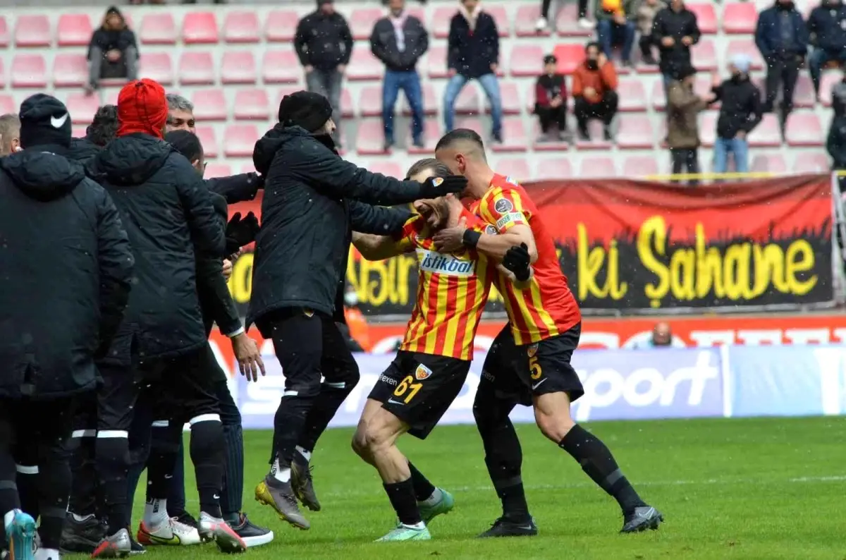 Spor Toto Süper Lig: Kayserispor: 2 Konyaspor: 1 (İlk yarı)