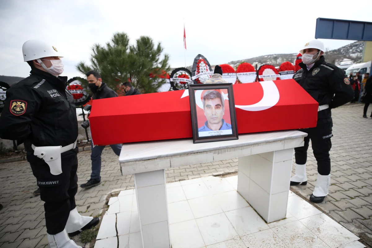 Son dakika haberleri! BALIKESİR - Suriye\'de kalp krizi sonucu ölen polis memurunun cenazesi, Balıkesir\'de defnedildi