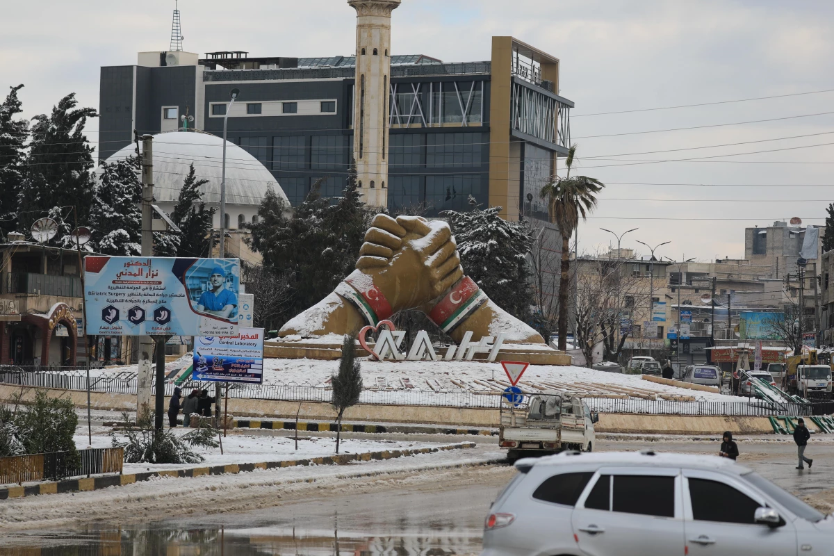Suriye\'nin kuzeyinde kar yağışı etkili oluyor