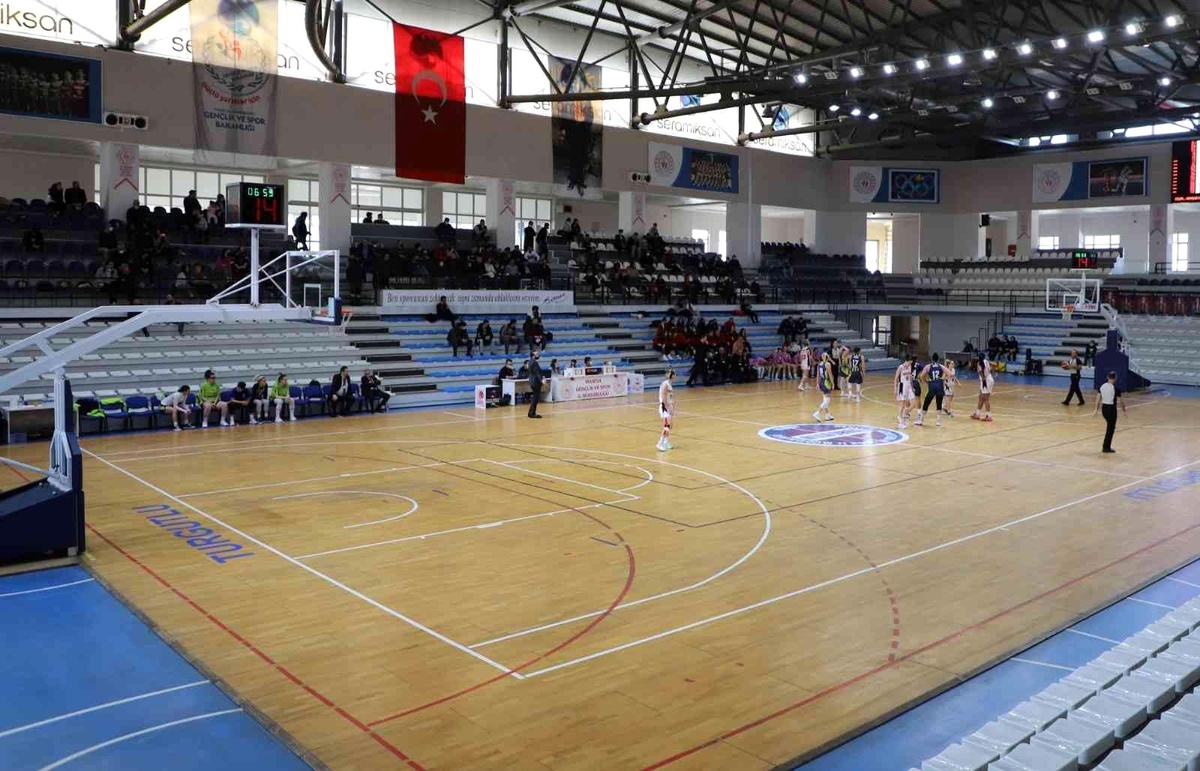 Turgutlu Belediyesi-Antalya Güneşi maçı 15 Mart\'a ertelendi