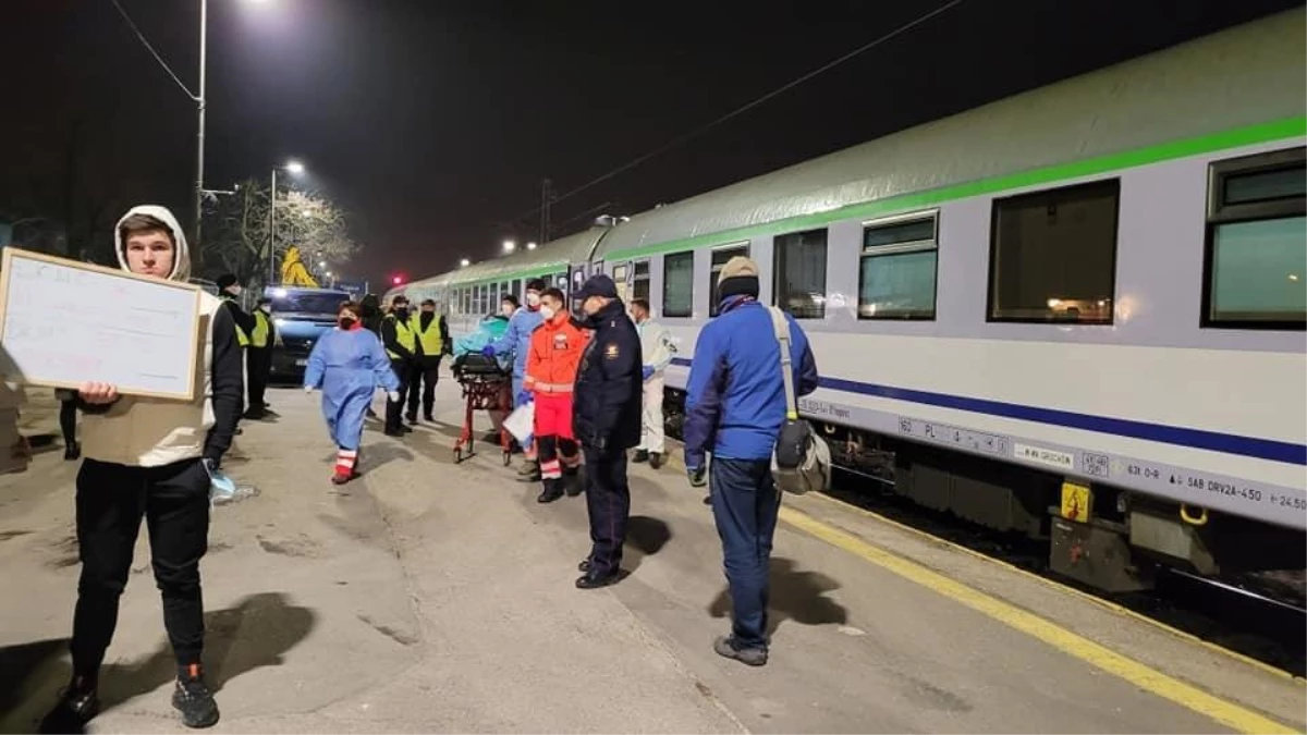 Ukrayna\'daki kanser hastası çocuklar ameliyathaneli trenle Polonya\'ya geldi