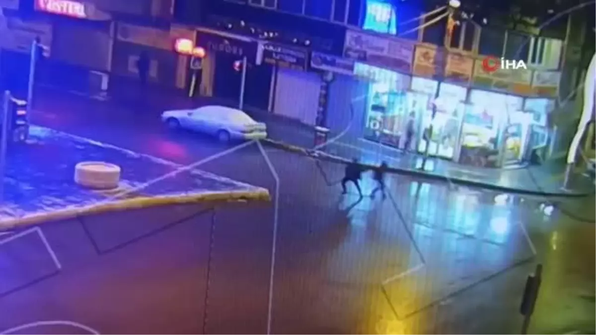 Yolda yürüyen vatandaşın telefonunu 'kapkaç' yöntemiyle böyle çaldı