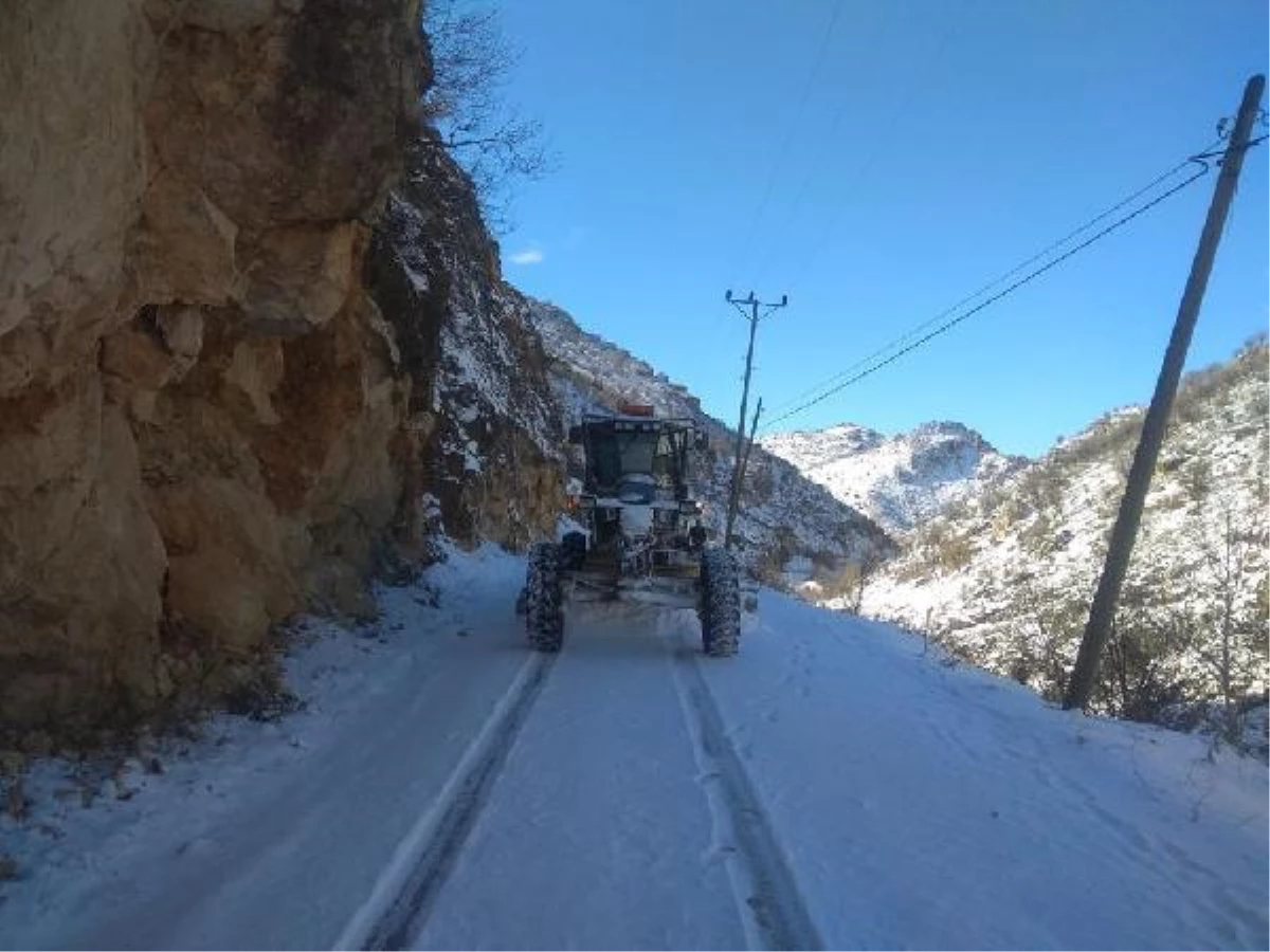 Adıyaman\'da 214 yerleşim yeri yolu, kardan kapalı