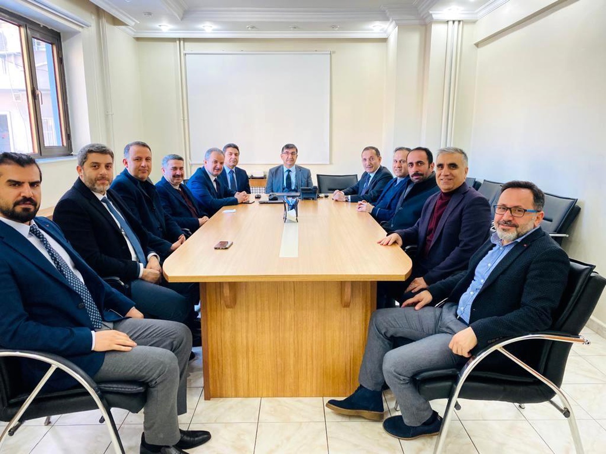 AK Parti heyeti sağlıkçıları yalnız bırakmadı
