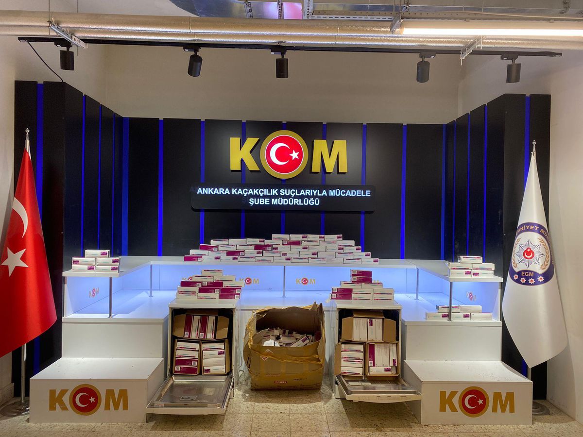 Ankara\'da bulaşık makinesine gizlenmiş 6 bin 890 kaçak hap ele geçirildi