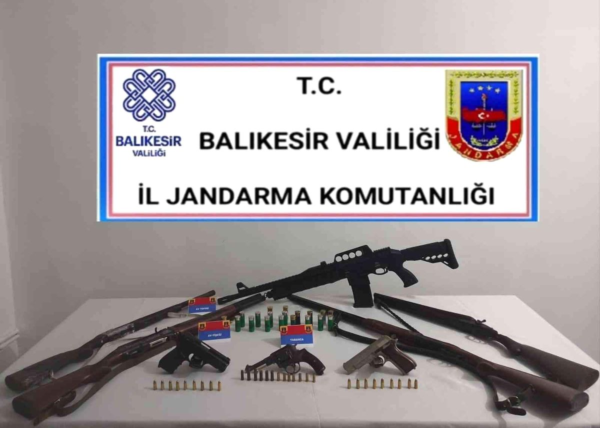 Son dakika haberleri... Ayvalık\'ta jandarmadan kaçak içki operasyonu