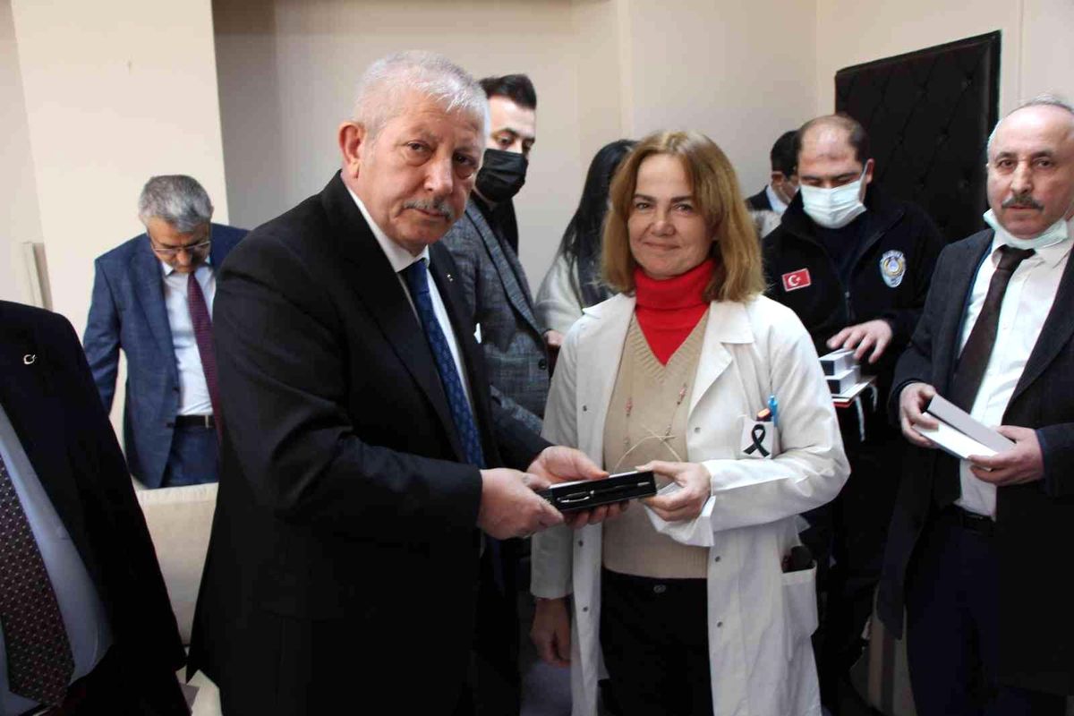 Başkan Sarı: 'Sağlık çalışanları insanlık adına büyük bir hizmet sunuyor'