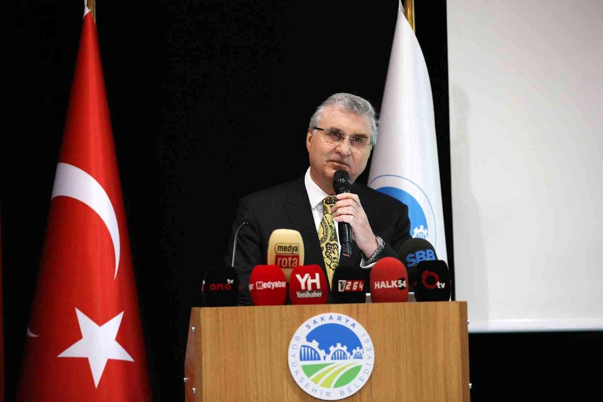 Başkan Yüce\'den Pamukova\'ya yeni meydan müjdesi