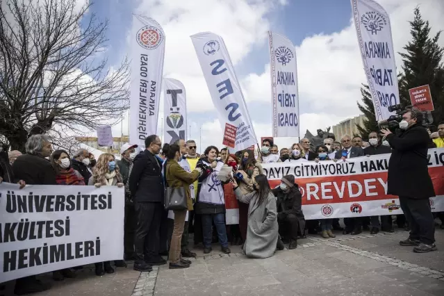 Sağlık çalışanlarından 'Tıp Bayramı'nda basın açıklaması