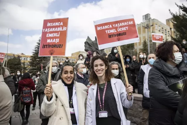 Sağlık çalışanlarından 'Tıp Bayramı'nda basın açıklaması