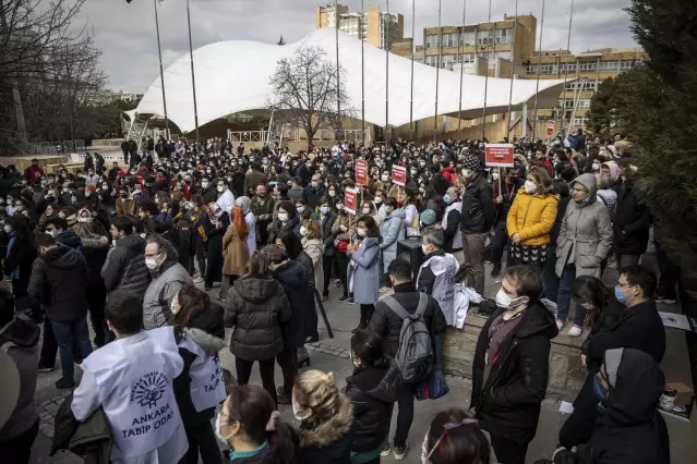 Sağlık çalışanlarından 'Tıp Bayramı'nda basın açıklaması