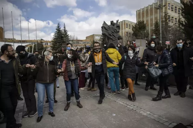 Sağlık çalışanlarından 'Tıp Bayramı'nda basın açıklaması