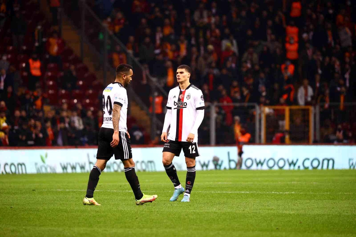 Beşiktaş bu sezon ilk derbi mağlubiyetini aldı