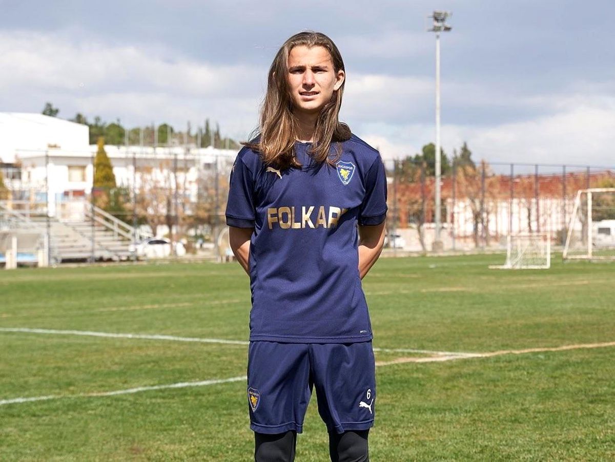 Bucaspor\'da Buğra Akçagün profesyonel oldu